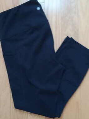 Yogalicious black leggings. (size Large)